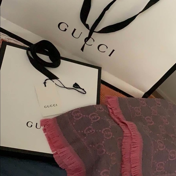 Gucci 2 ways shawl - Picture 3 of 3